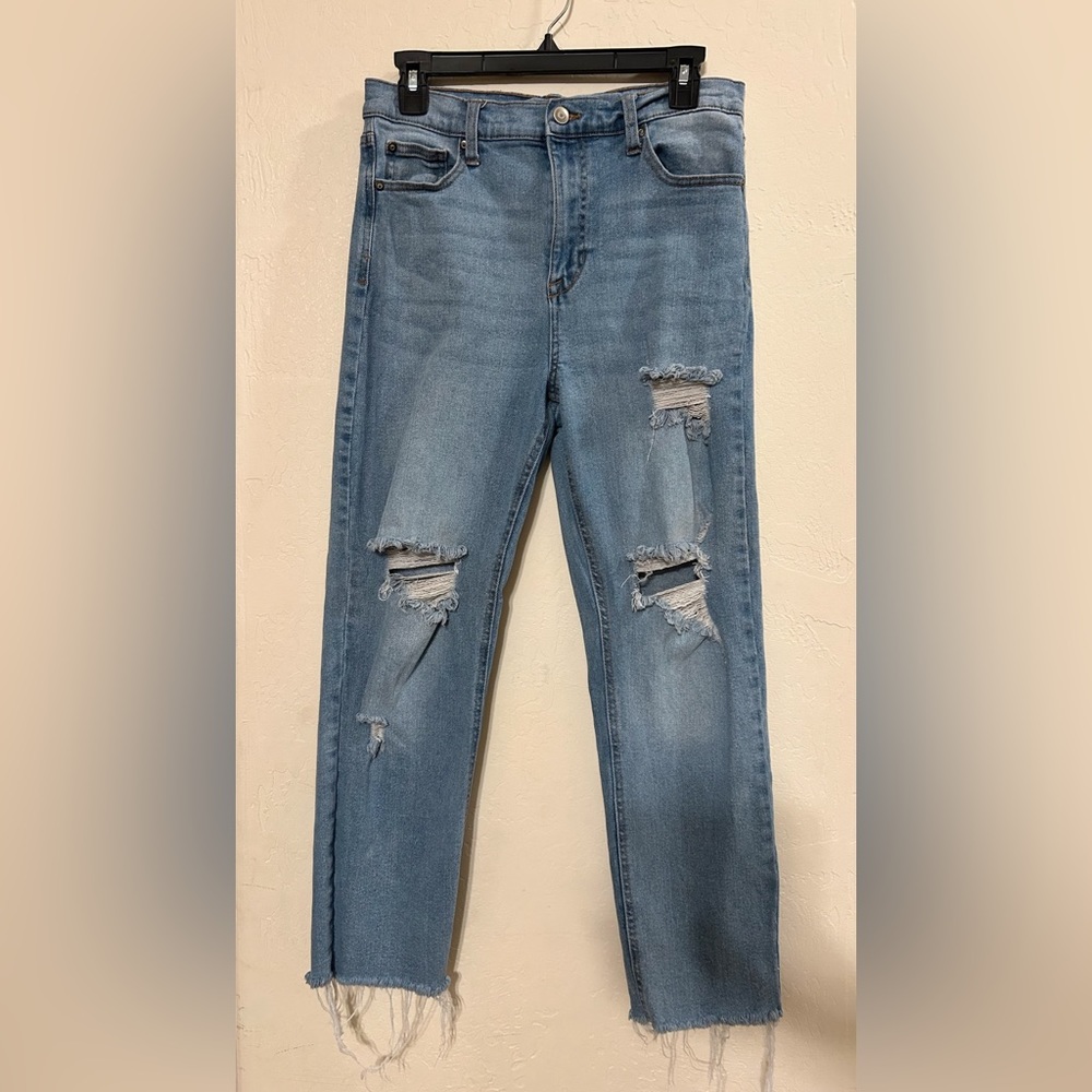 Celebrity Pink Holey Jeans / Size 9/29 💙
